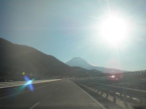 良く晴れて、高速から富士山が良く見えました～